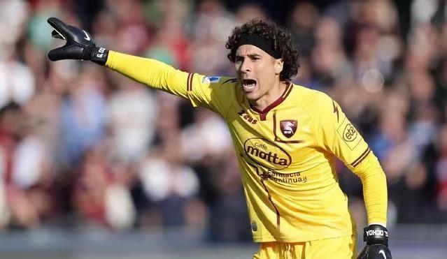  萨勒尼塔纳门将神勇发挥，多次扑救保住宝贵一分  